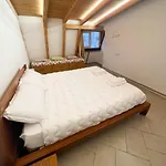 Sea View Apartment *