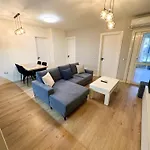 Sea View Apartment *